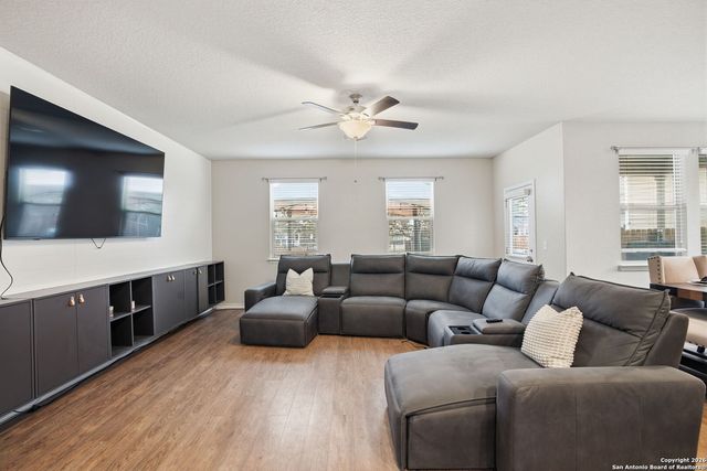 5726 Chestnut Xing, San Antonio, TX 78266