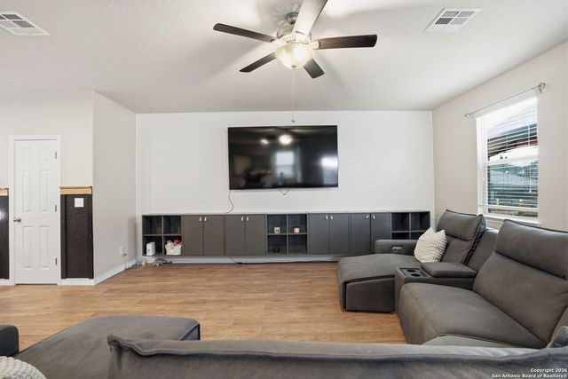 5726 Chestnut Xing, San Antonio, TX 78266