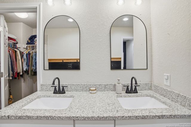 5726 Chestnut Xing, San Antonio, TX 78266