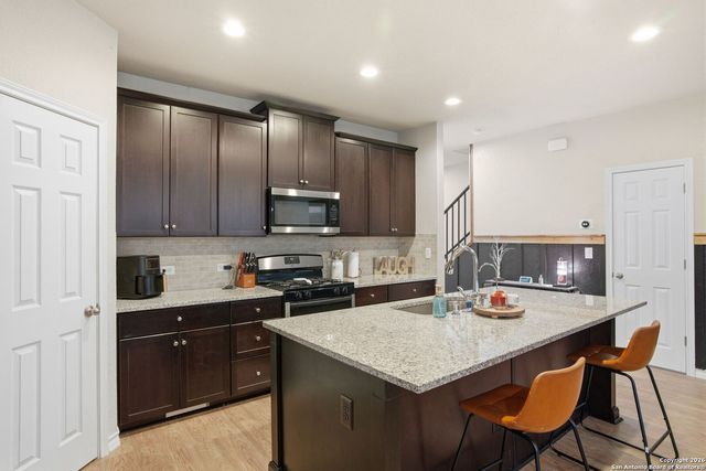 5726 Chestnut Xing, San Antonio, TX 78266