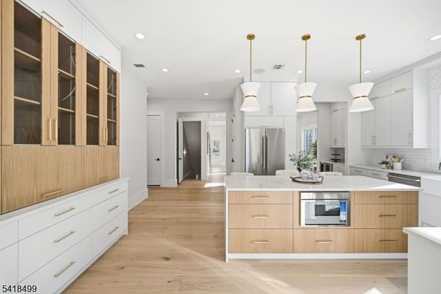 77 Elmwood Dr, Livingston Twp., NJ 07039