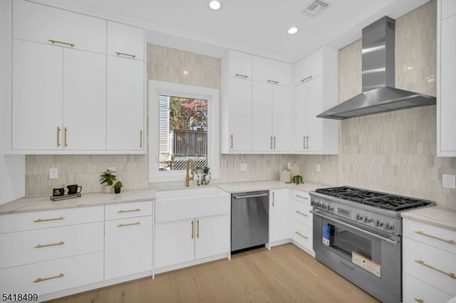 77 Elmwood Dr, Livingston Twp., NJ 07039