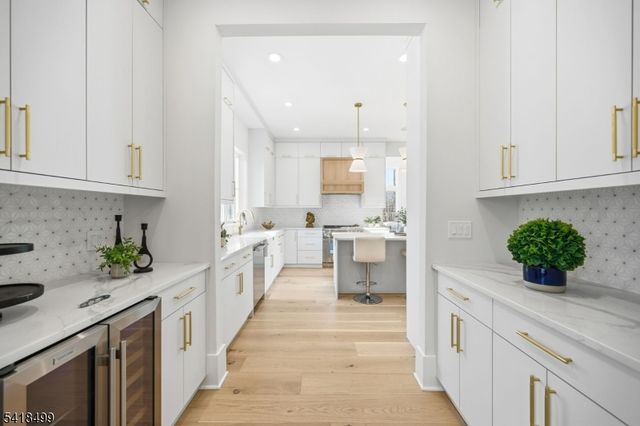 77 Elmwood Dr, Livingston Twp., NJ 07039