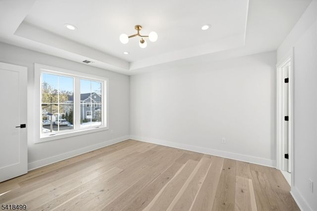 77 Elmwood Dr, Livingston Twp., NJ 07039