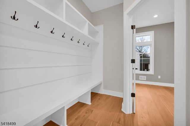 77 Elmwood Dr, Livingston Twp., NJ 07039