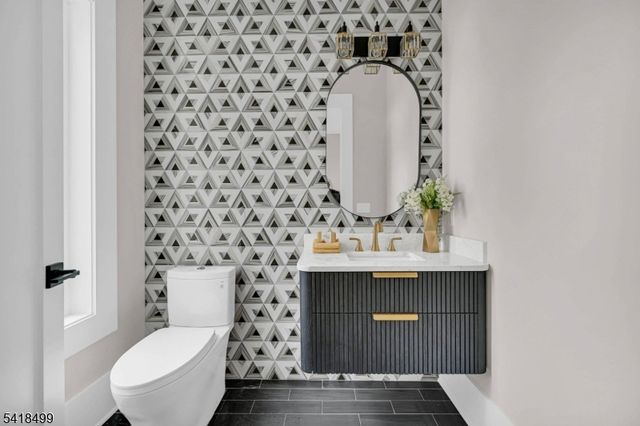 77 Elmwood Dr, Livingston Twp., NJ 07039