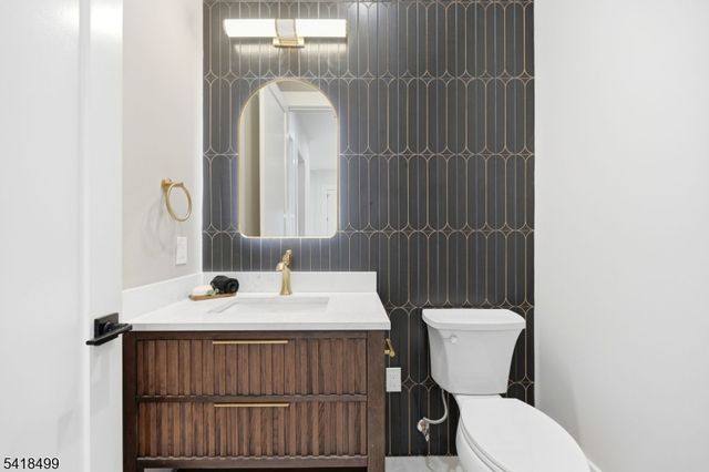 77 Elmwood Dr, Livingston Twp., NJ 07039