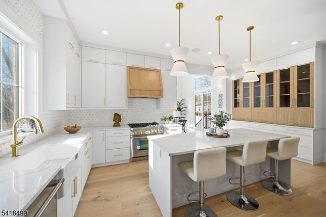 77 Elmwood Dr, Livingston Twp., NJ 07039