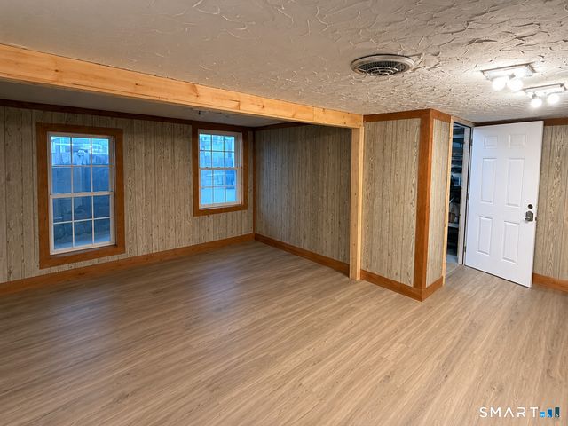 36 South Main Street, Putnam, CT 06260