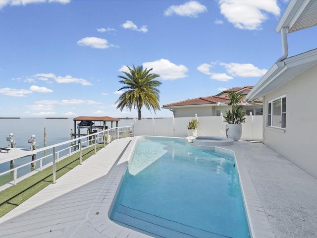 450 PALM ISLAND NE, Clearwater Beach, FL 33767