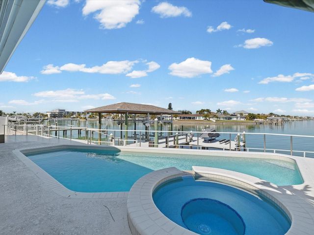 450 PALM ISLAND NE, Clearwater Beach, FL 33767