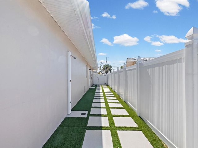 450 PALM ISLAND NE, Clearwater Beach, FL 33767