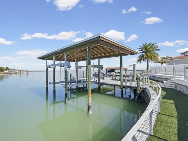 450 PALM ISLAND NE, Clearwater Beach, FL 33767
