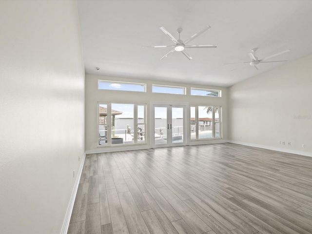 450 PALM ISLAND NE, Clearwater Beach, FL 33767