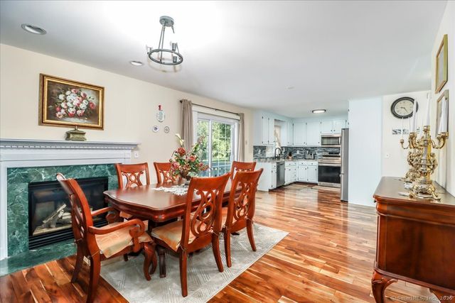 17 Olde Village Circle 17, Wallingford, CT 06492