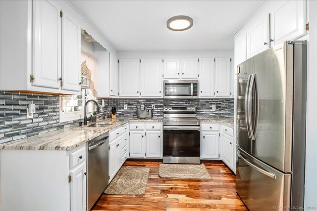 17 Olde Village Circle 17, Wallingford, CT 06492