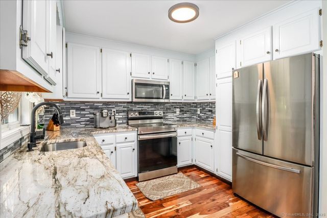 17 Olde Village Circle 17, Wallingford, CT 06492