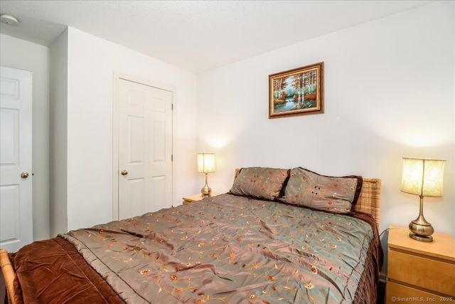 17 Olde Village Circle 17, Wallingford, CT 06492