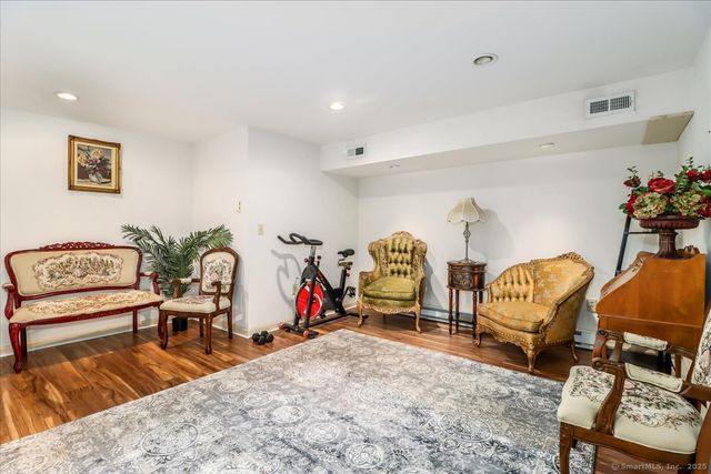 17 Olde Village Circle 17, Wallingford, CT 06492