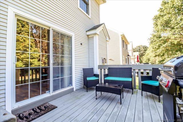 17 Olde Village Circle 17, Wallingford, CT 06492