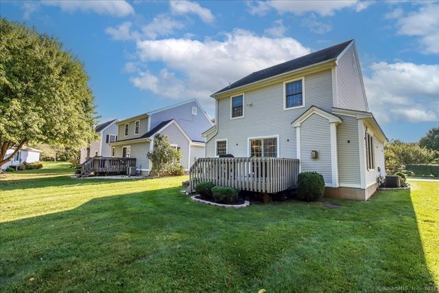 17 Olde Village Circle 17, Wallingford, CT 06492