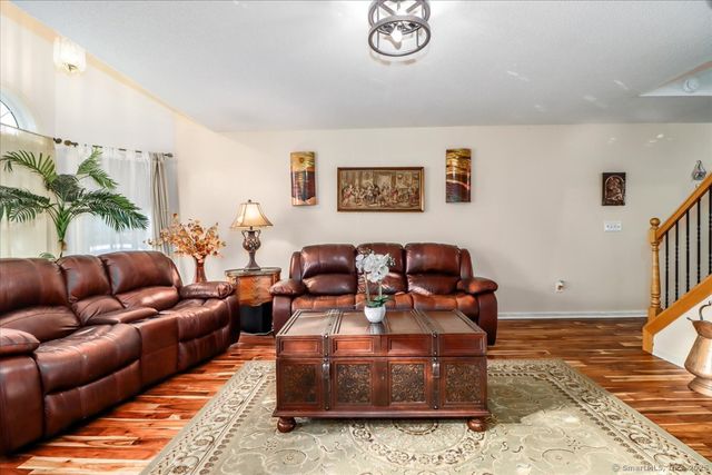 17 Olde Village Circle 17, Wallingford, CT 06492