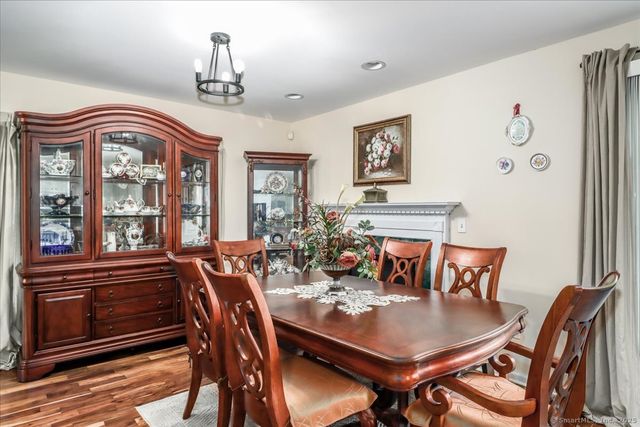 17 Olde Village Circle 17, Wallingford, CT 06492