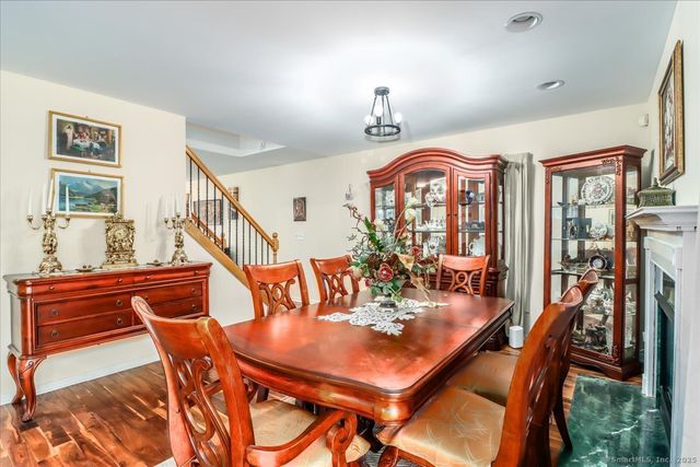 17 Olde Village Circle 17, Wallingford, CT 06492