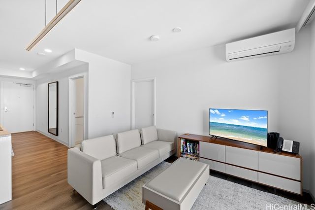 987 Queen Street 3605, Honolulu, HI 96814