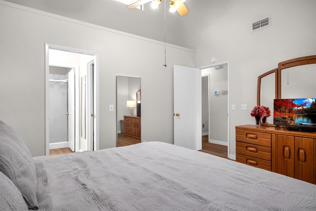 3661 Gold Creek Ln, Sacramento, CA 95827