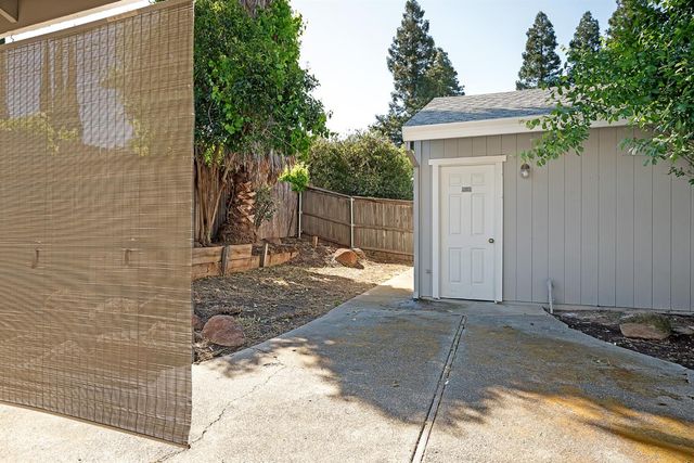 3661 Gold Creek Ln, Sacramento, CA 95827