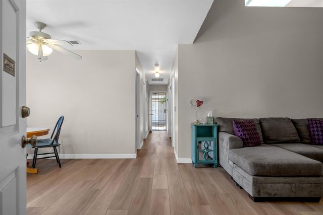 3661 Gold Creek Ln, Sacramento, CA 95827