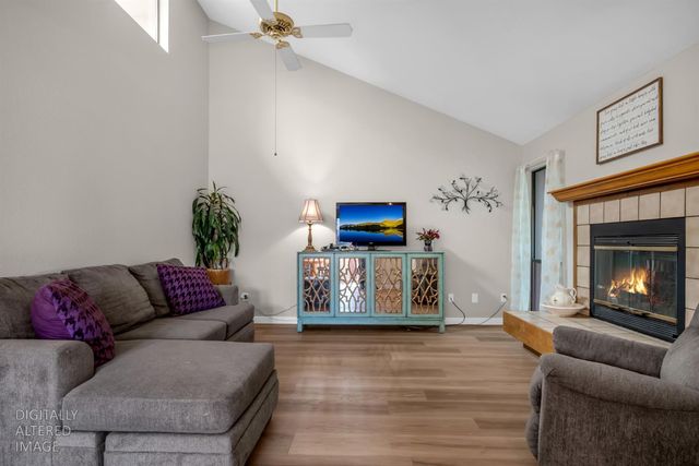 3661 Gold Creek Ln, Sacramento, CA 95827