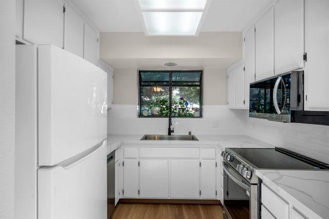 3661 Gold Creek Ln, Sacramento, CA 95827