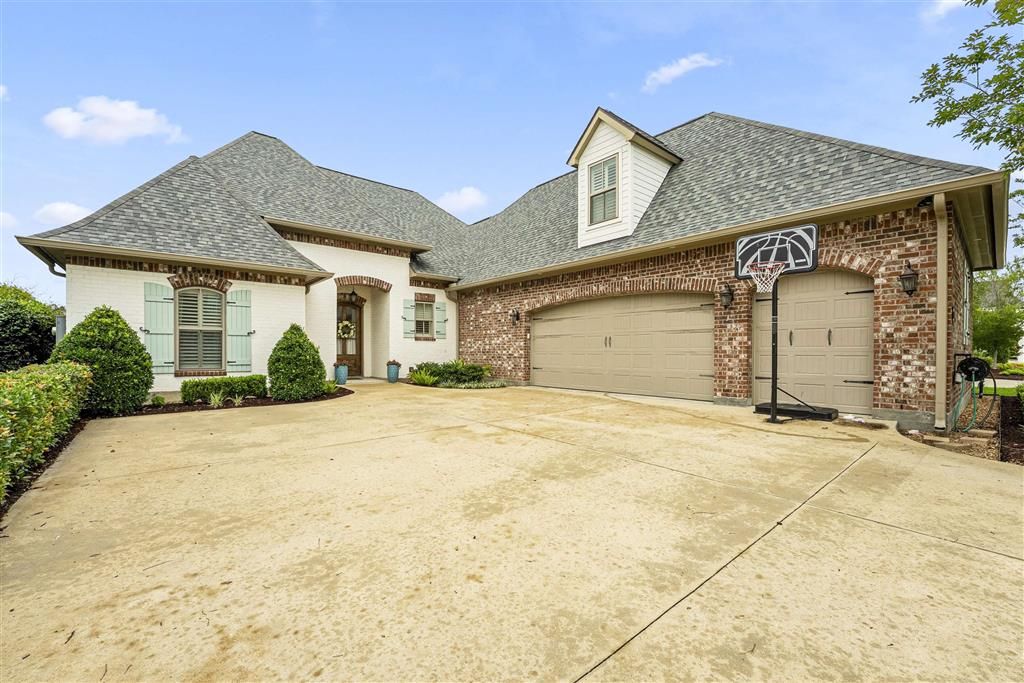 4122 Oleander Drive, Lake Charles, LA 70605