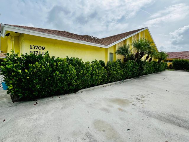 13707 Yarmouth Court, Wellington, FL 33414