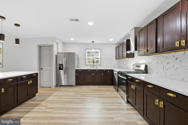 233 CHESTNUT ST, Mount Holly, NJ 08060