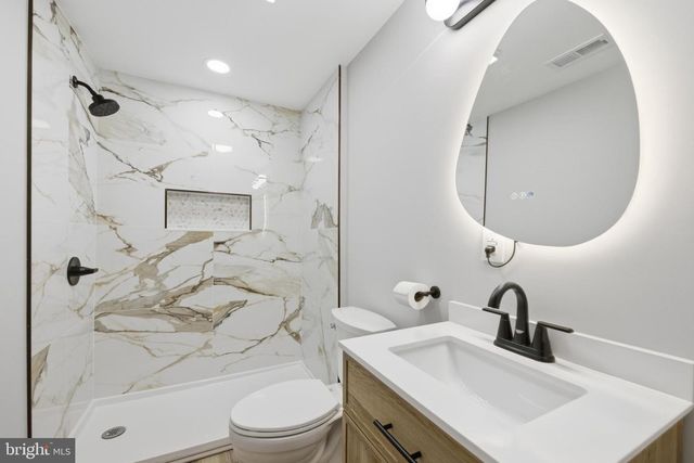 233 CHESTNUT ST, Mount Holly, NJ 08060