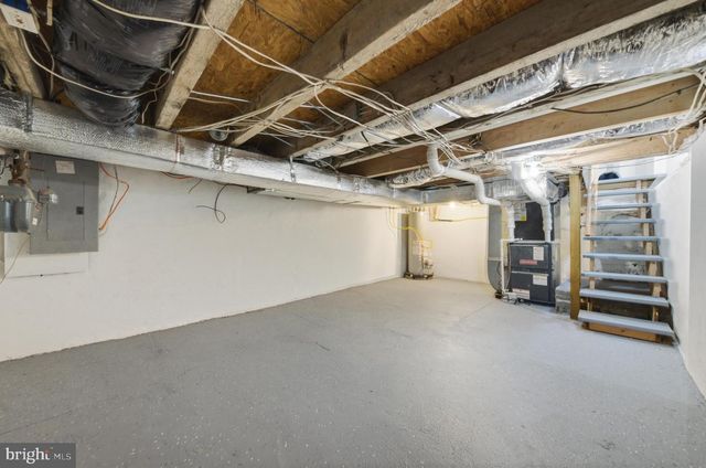 233 CHESTNUT ST, Mount Holly, NJ 08060