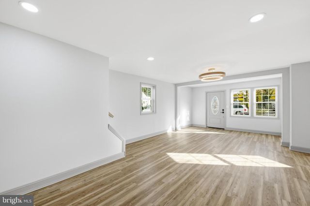 233 CHESTNUT ST, Mount Holly, NJ 08060