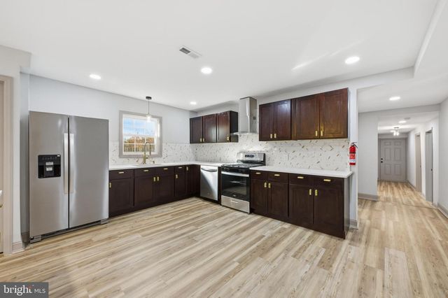 233 CHESTNUT ST, Mount Holly, NJ 08060