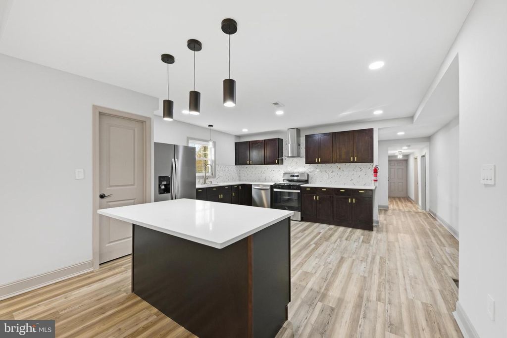 233 CHESTNUT ST, Mount Holly, NJ 08060