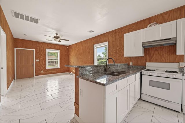 5220 Simsbrook Drive, Houston, TX 77045