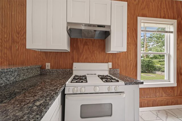 5220 Simsbrook Drive, Houston, TX 77045
