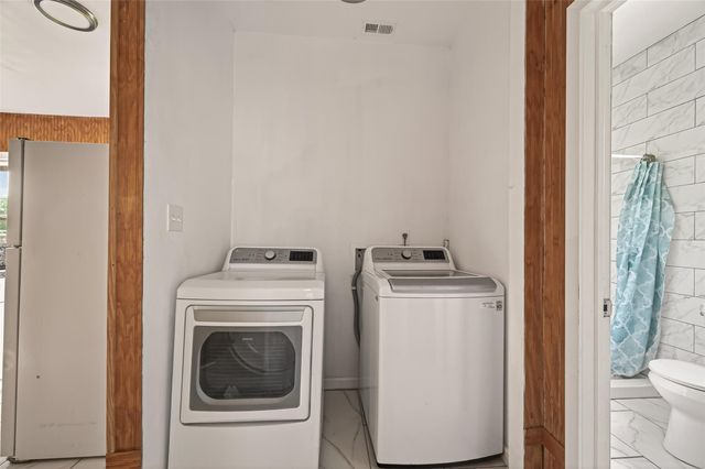 5220 Simsbrook Drive, Houston, TX 77045