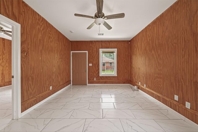5220 Simsbrook Drive, Houston, TX 77045