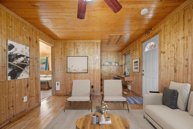 212 4th Avenue NE, Cambridge, MN 55008