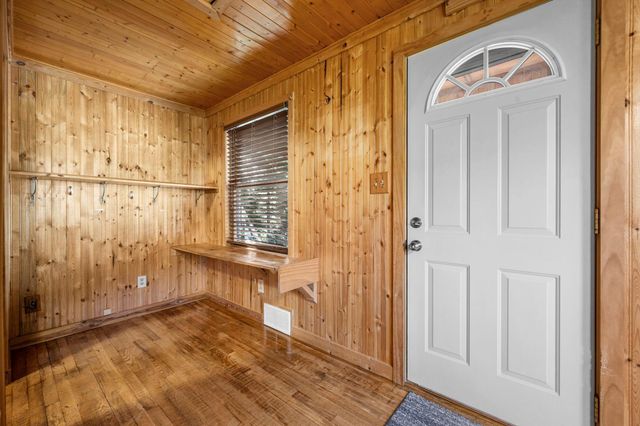 212 4th Avenue NE, Cambridge, MN 55008
