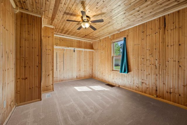 212 4th Avenue NE, Cambridge, MN 55008
