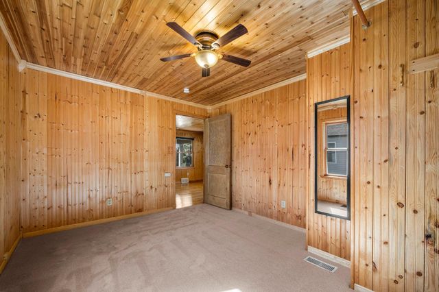 212 4th Avenue NE, Cambridge, MN 55008